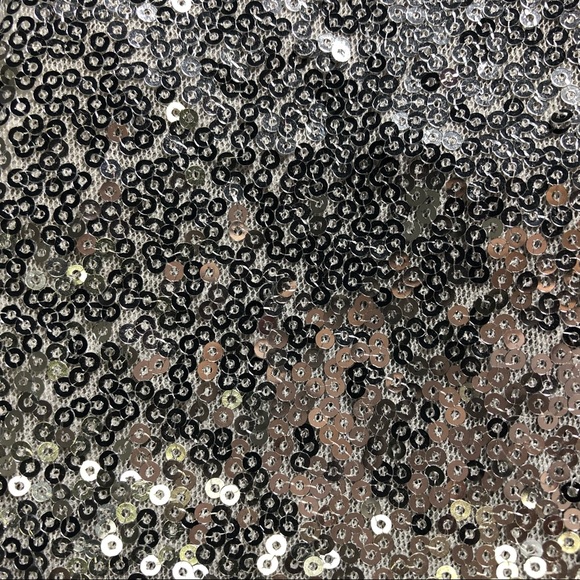 NEW! Silver sequin pouch - Picture 2 of 5